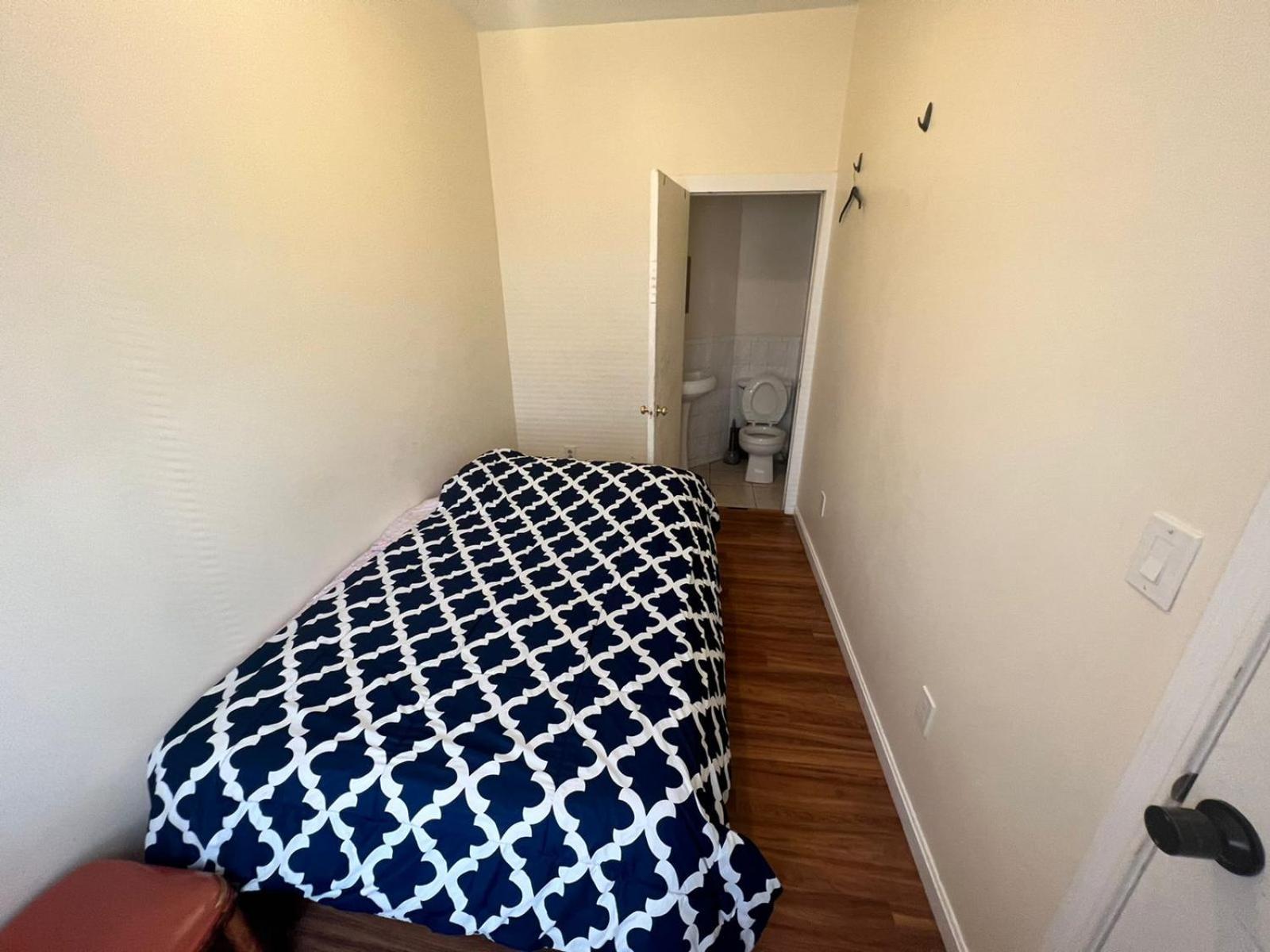 Private Bedroom Near Boston Exterior photo