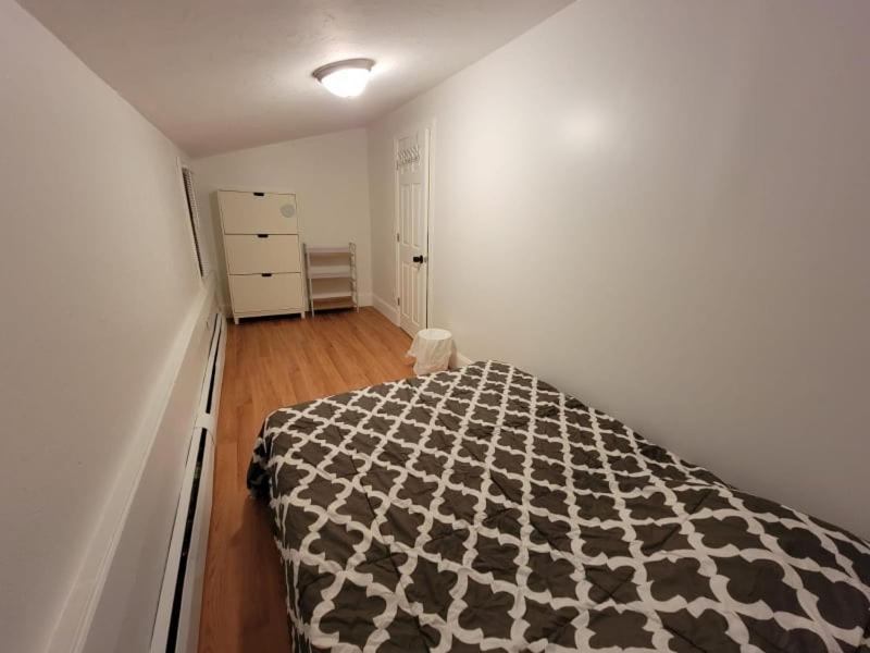 Private Bedroom Near Boston Exterior photo